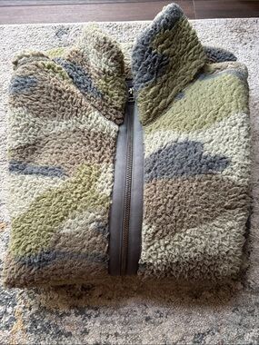 Old Navy Camo Sherpa Zip Jacket in Olive, Tan & Gray